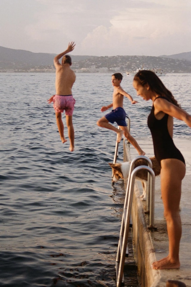 La première — Photo de couverture par  Achille